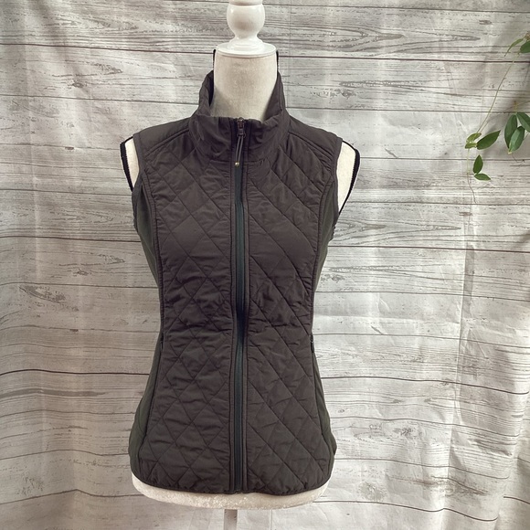 Athleta Upside Vest Quilted Hiking Running Vest Yosemite Green M - Picture 3 of 12